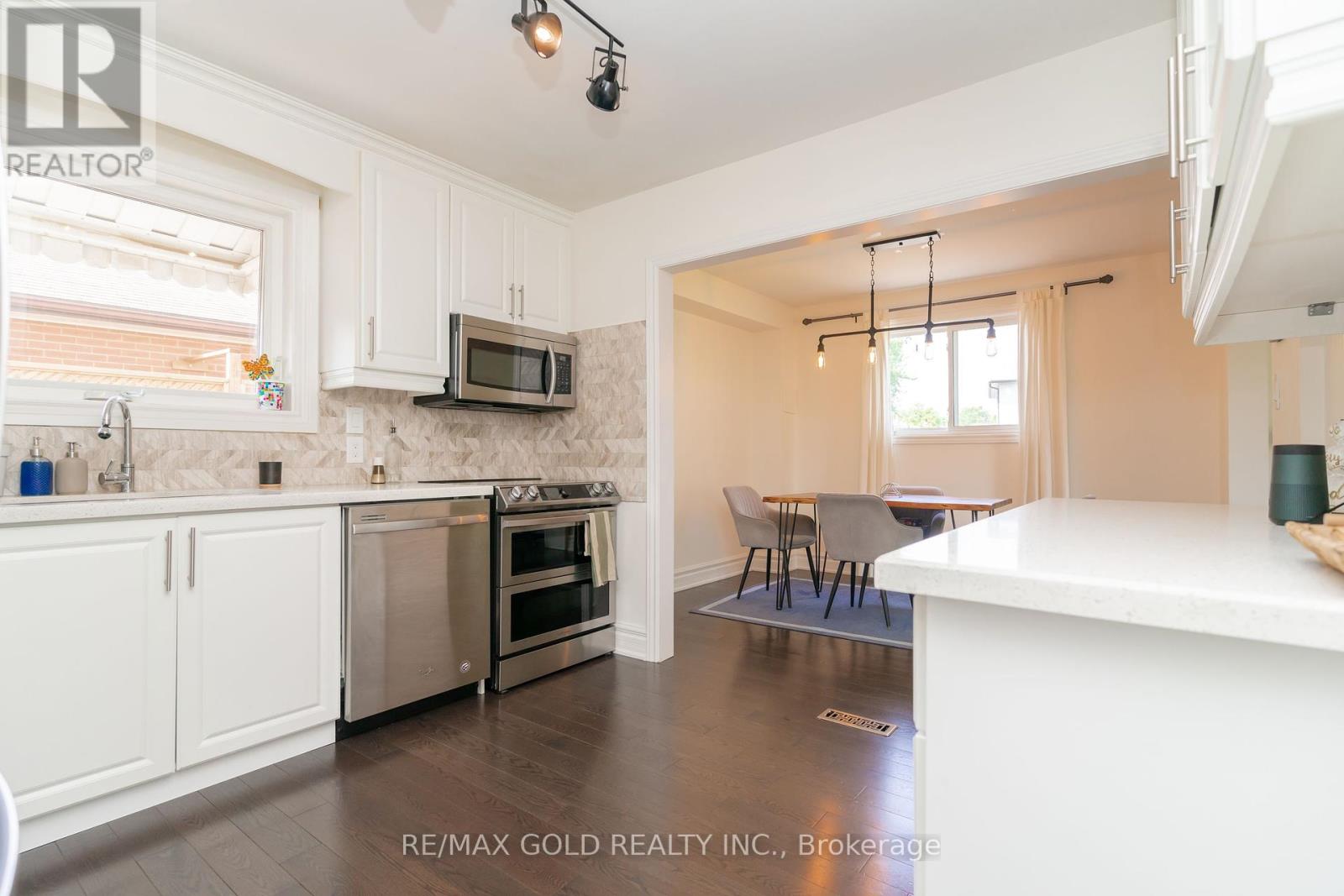 28 Earlton Court, Brampton (Southgate), Ontario  L6T 2B8 - Photo 17 - W12218749