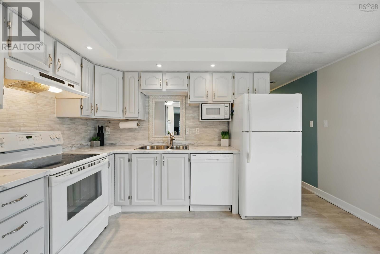 Property at 48 Champlain Avenue image 4