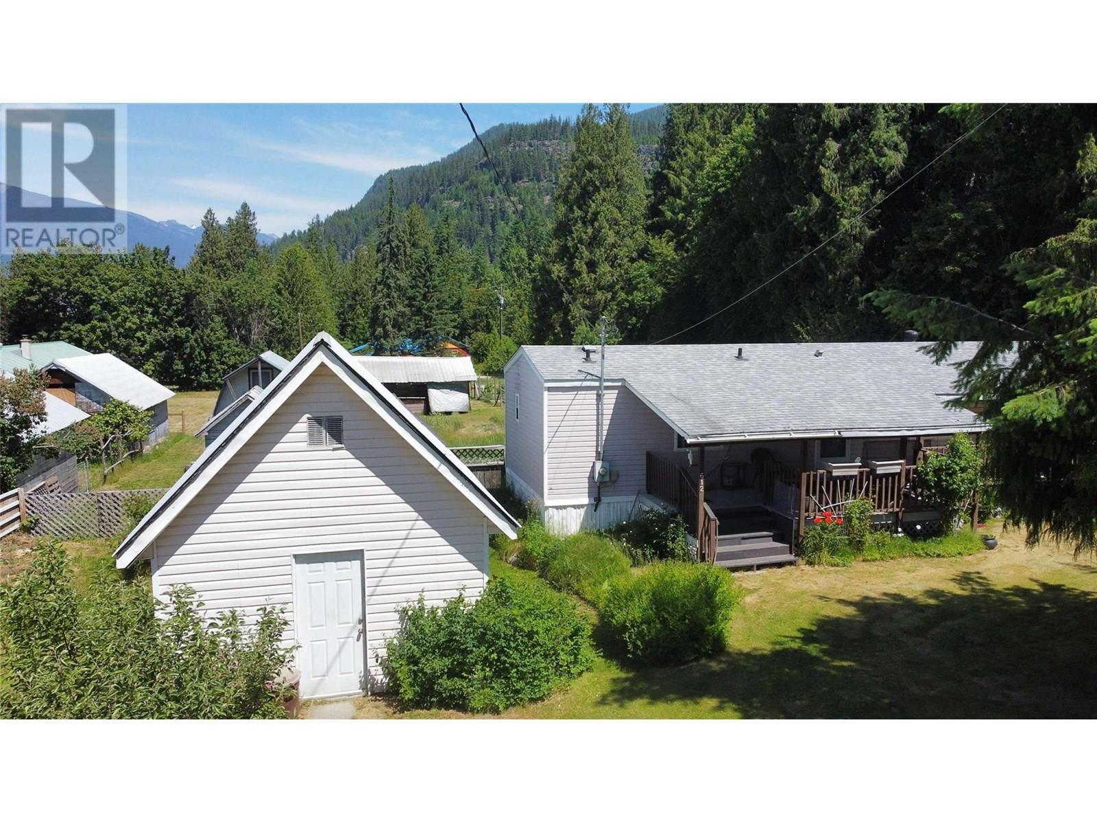 612 Fletcher Avenue, Slocan, British Columbia
