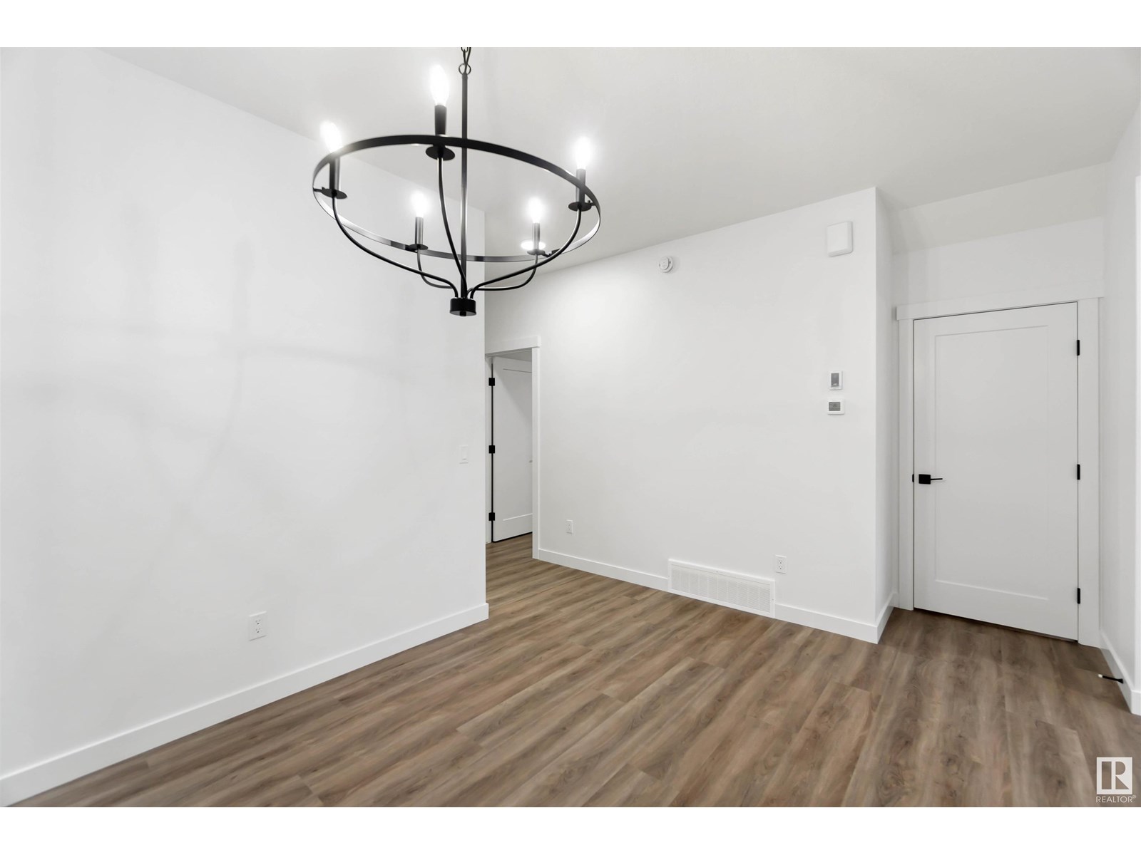 Property at 1519 26 ST NW image 2