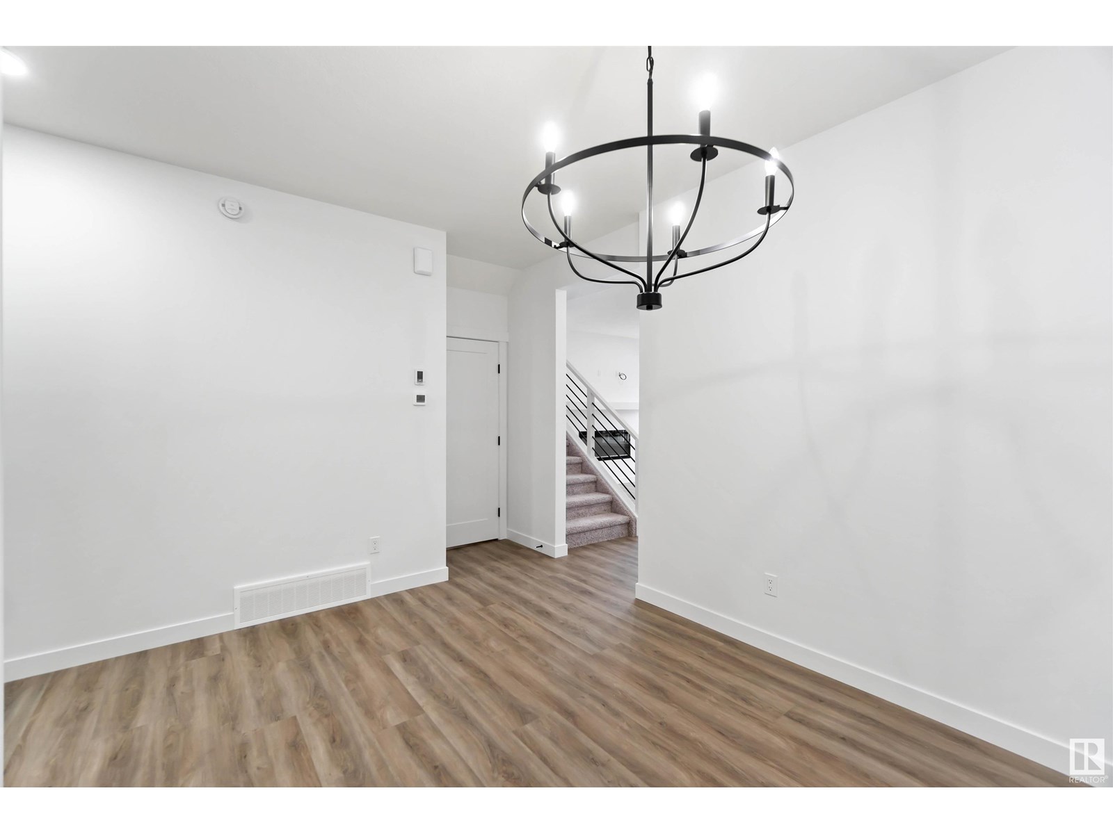 Property at 1519 26 ST NW image 1