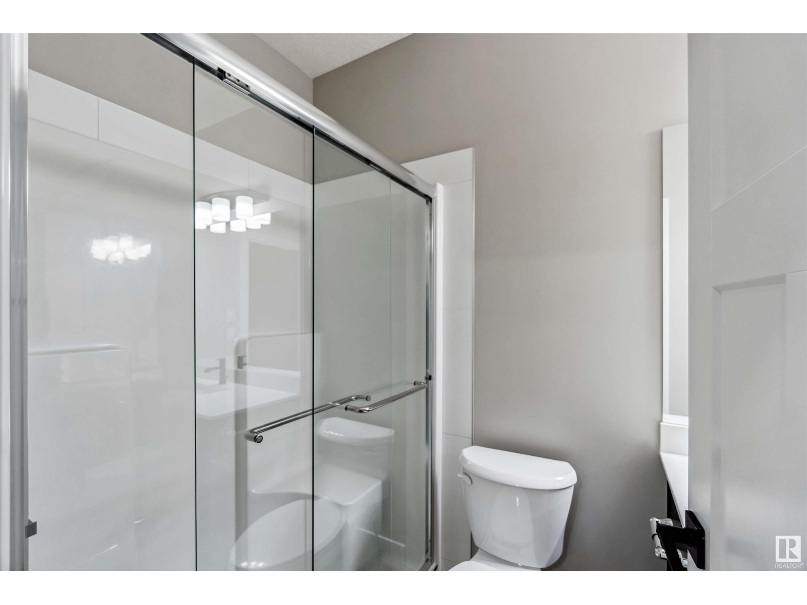 Property at 1659 12 ST NW image 3