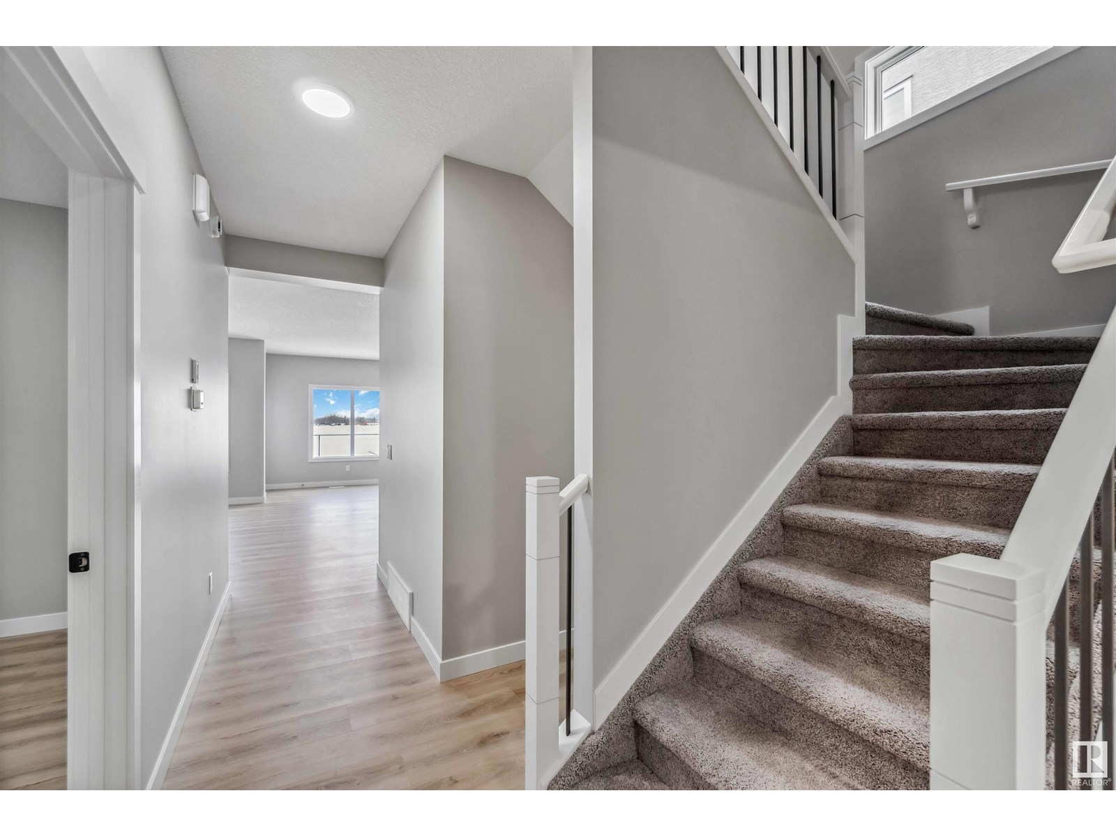 Property at 1659 12 ST NW image 2