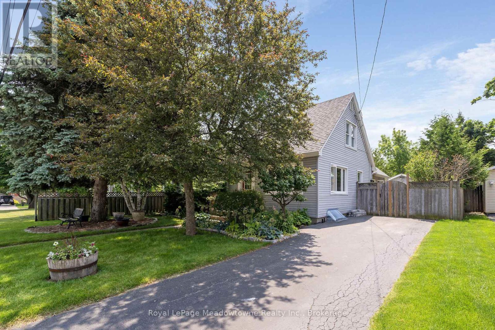 Property at 24 DELREX BOULEVARD image 2