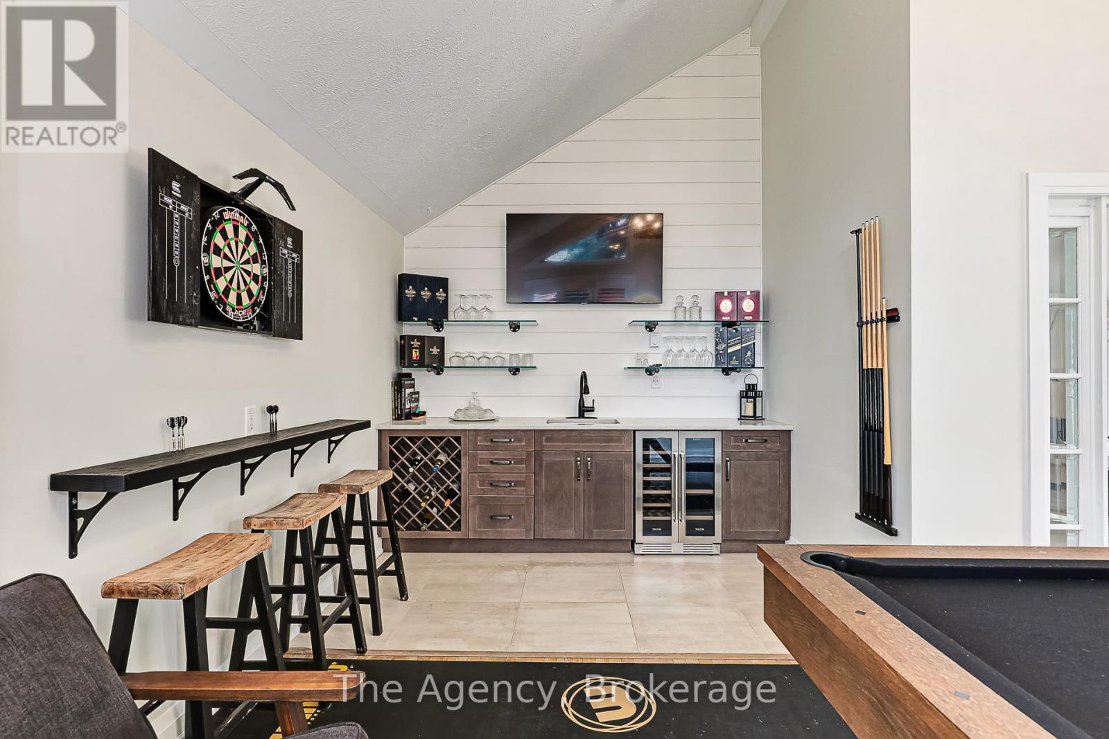 136 Grand Cypress Lane, Blue Mountains, Ontario  L9Y 0K7 - Photo 6 - X12220295