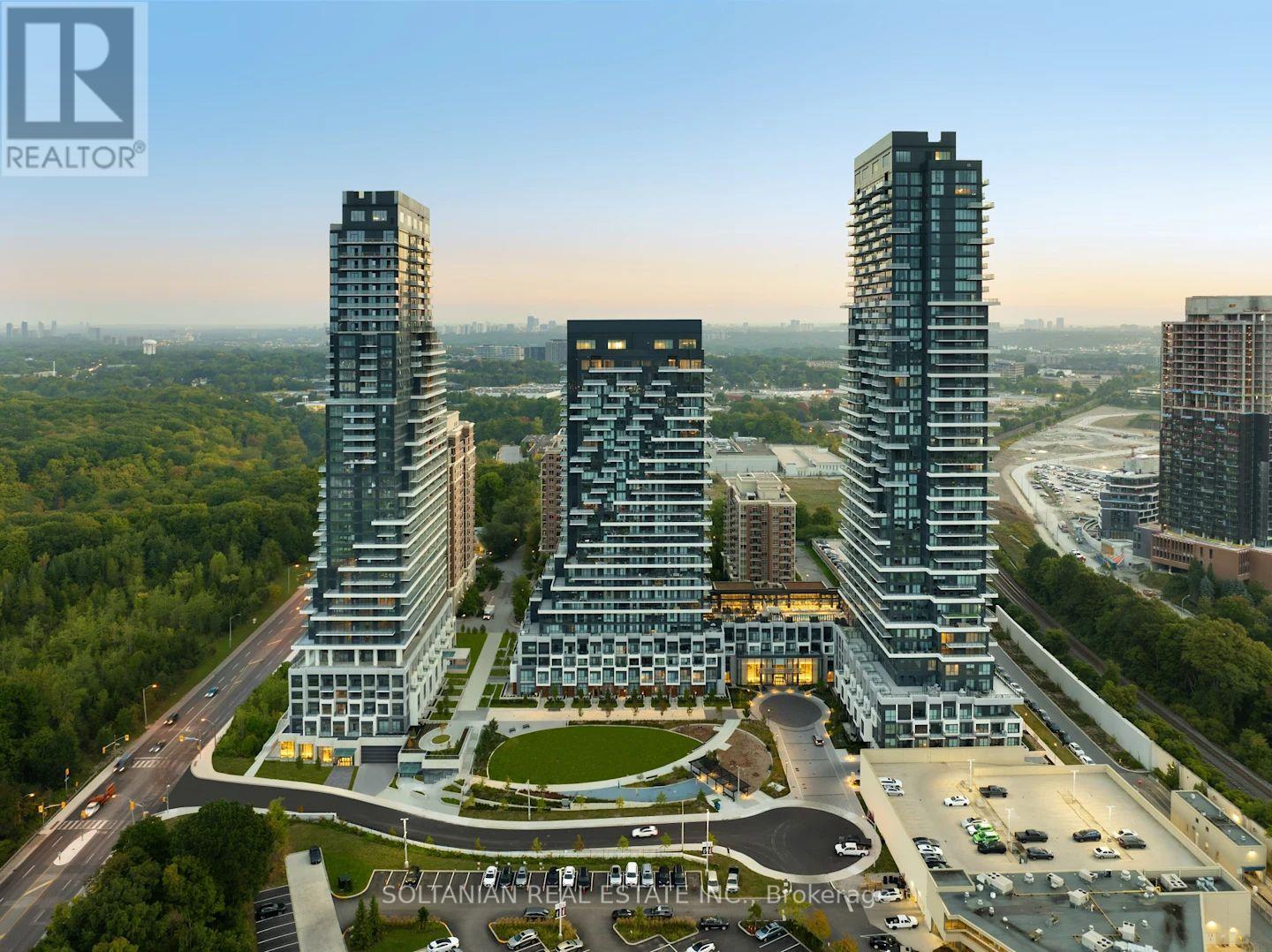 304 - 10 INN ON THE PARK DRIVE, Toronto, Ontario
