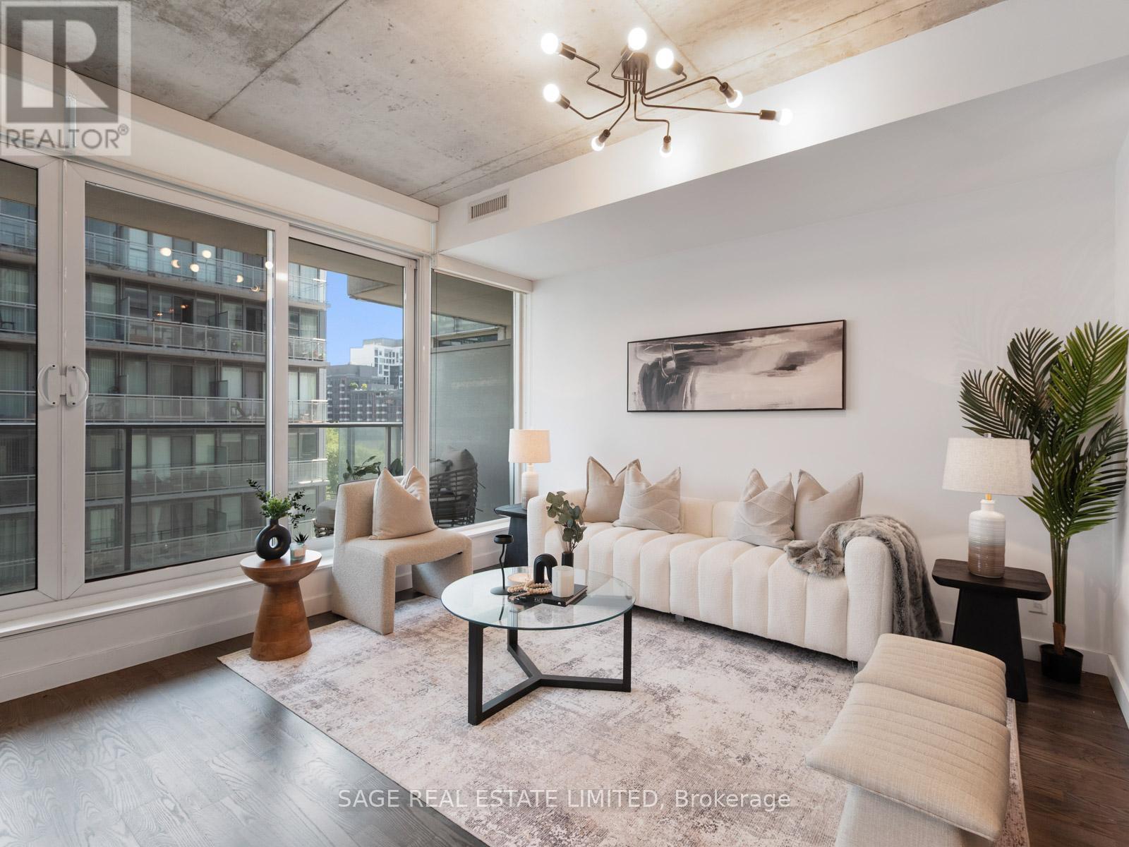816 - 75 PORTLAND STREET, Toronto, Ontario