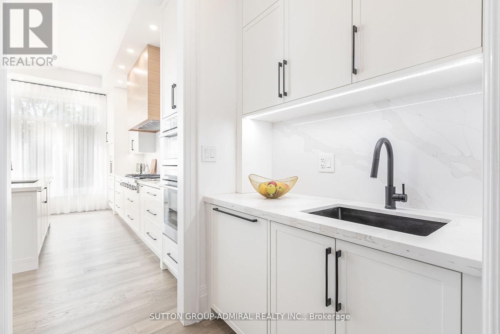 125 Regina Avenue, Toronto (Englemount-Lawrence), Ontario  M6A 1R8 - Photo 12 - C12219962