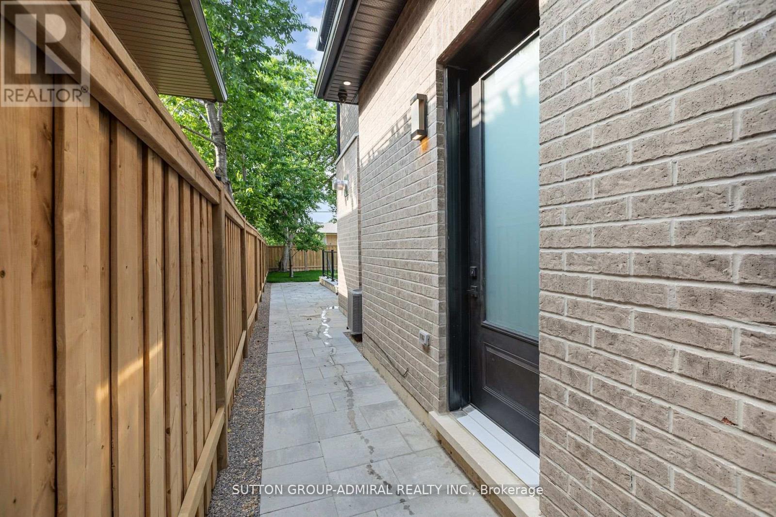 125 Regina Avenue, Toronto (Englemount-Lawrence), Ontario  M6A 1R8 - Photo 31 - C12219962