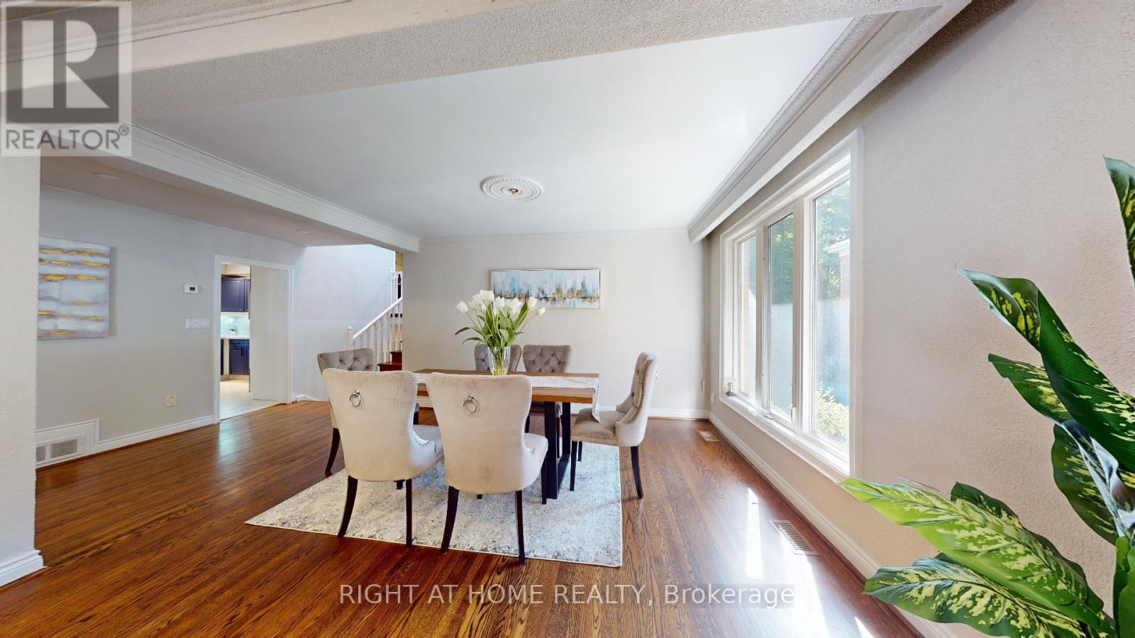 23 Christine Crescent, Toronto (Willowdale West), Ontario  M2R 1A4 - Photo 7 - C12220000