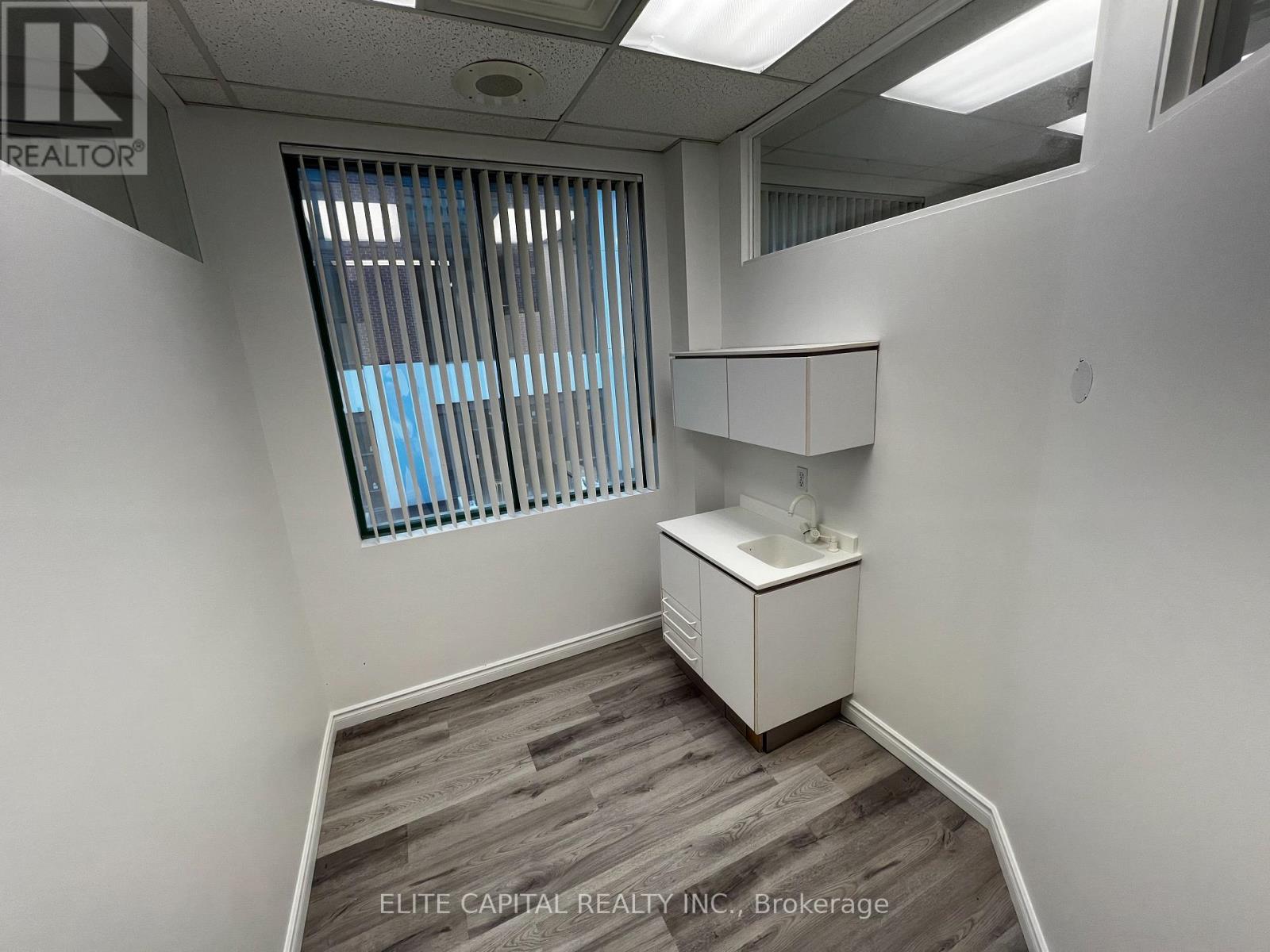 209 - 701 Sheppard Avenue E, Toronto (Bayview Village), Ontario  M2K 2Z3 - Photo 11 - C12220004