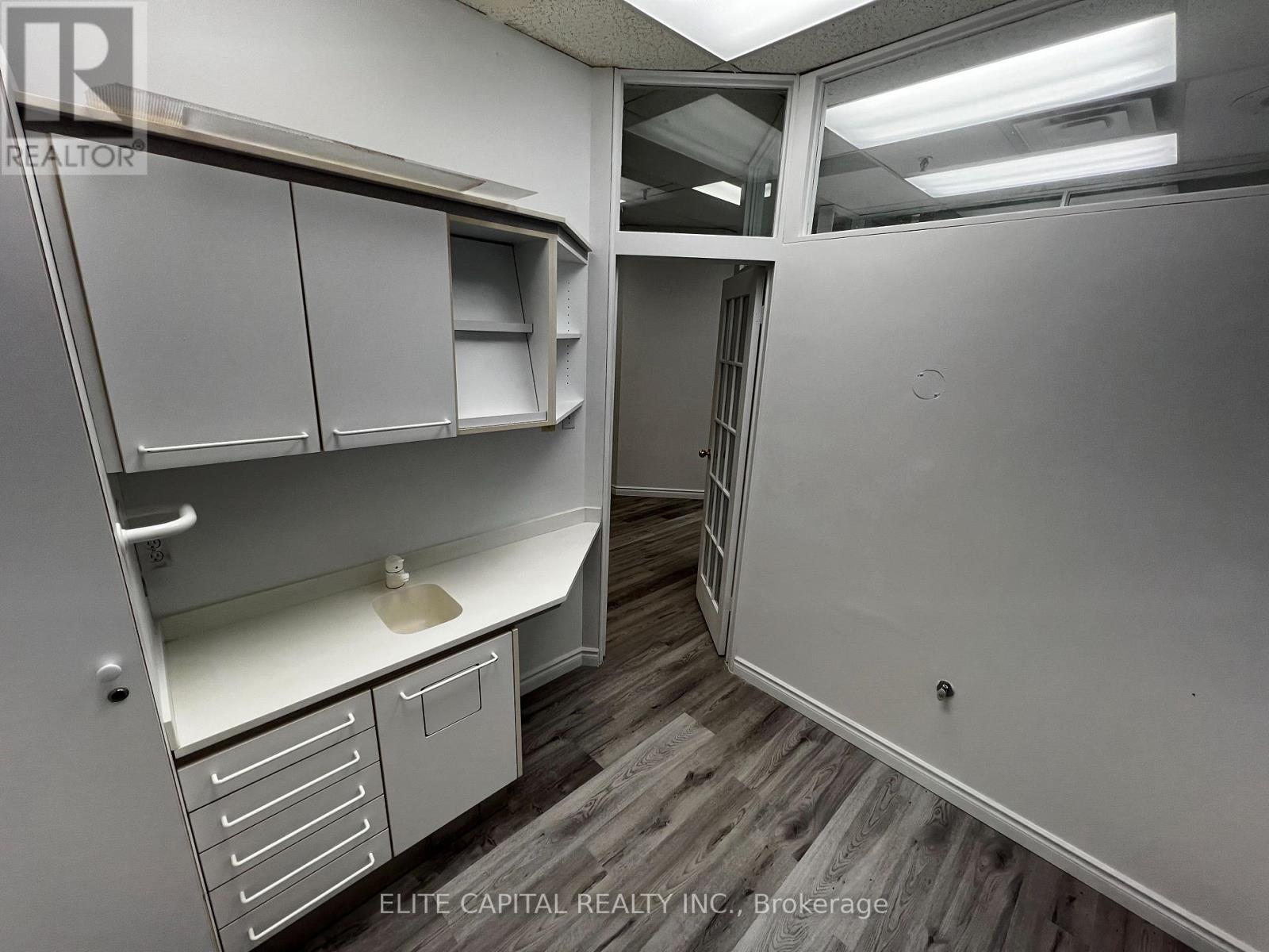 209 - 701 Sheppard Avenue E, Toronto (Bayview Village), Ontario  M2K 2Z3 - Photo 12 - C12220004