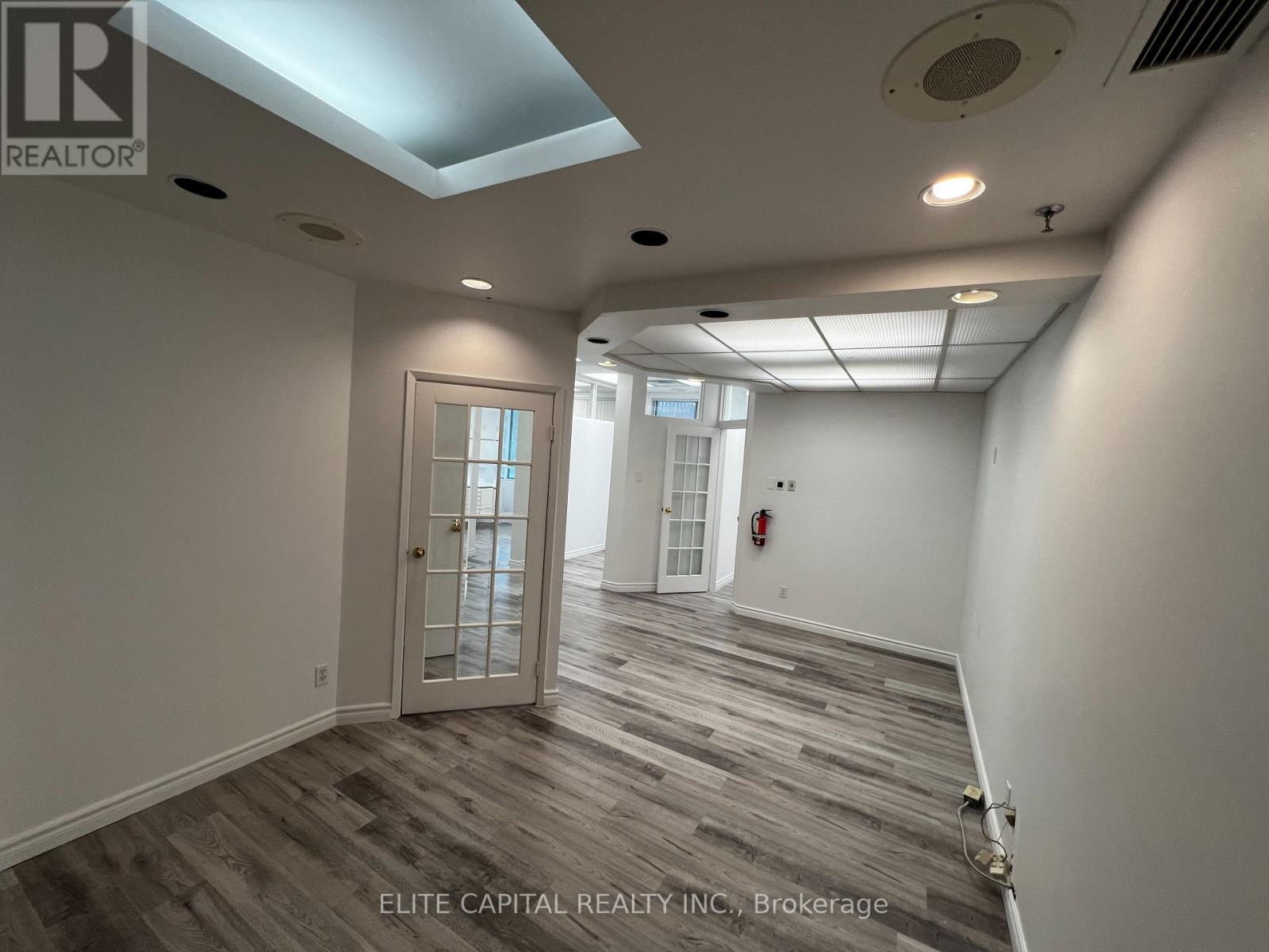 209 - 701 Sheppard Avenue E, Toronto (Bayview Village), Ontario  M2K 2Z3 - Photo 3 - C12220004
