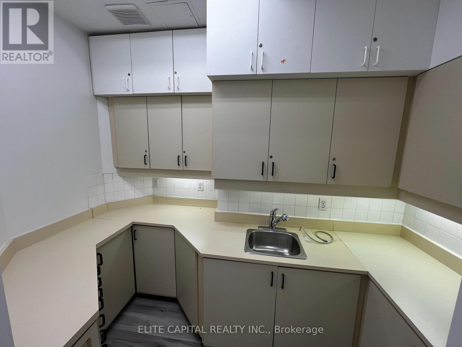 209 - 701 Sheppard Avenue E, Toronto (Bayview Village), Ontario  M2K 2Z3 - Photo 5 - C12220004