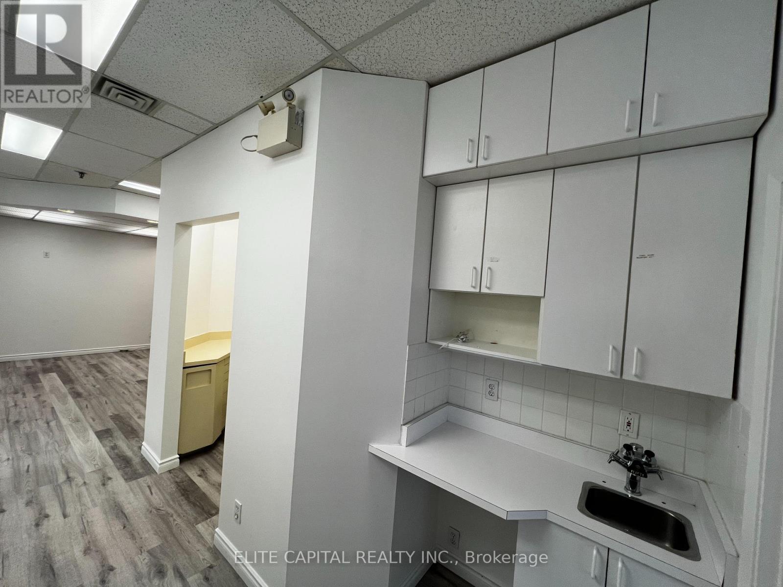 209 - 701 Sheppard Avenue E, Toronto (Bayview Village), Ontario  M2K 2Z3 - Photo 6 - C12220004