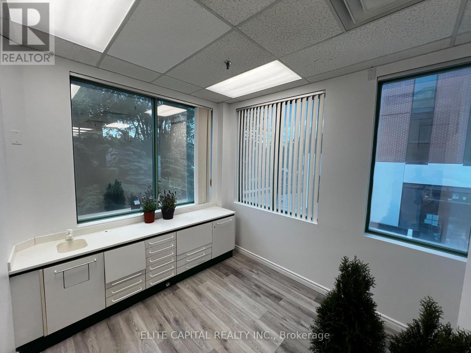 209 - 701 Sheppard Avenue E, Toronto (Bayview Village), Ontario  M2K 2Z3 - Photo 8 - C12220004