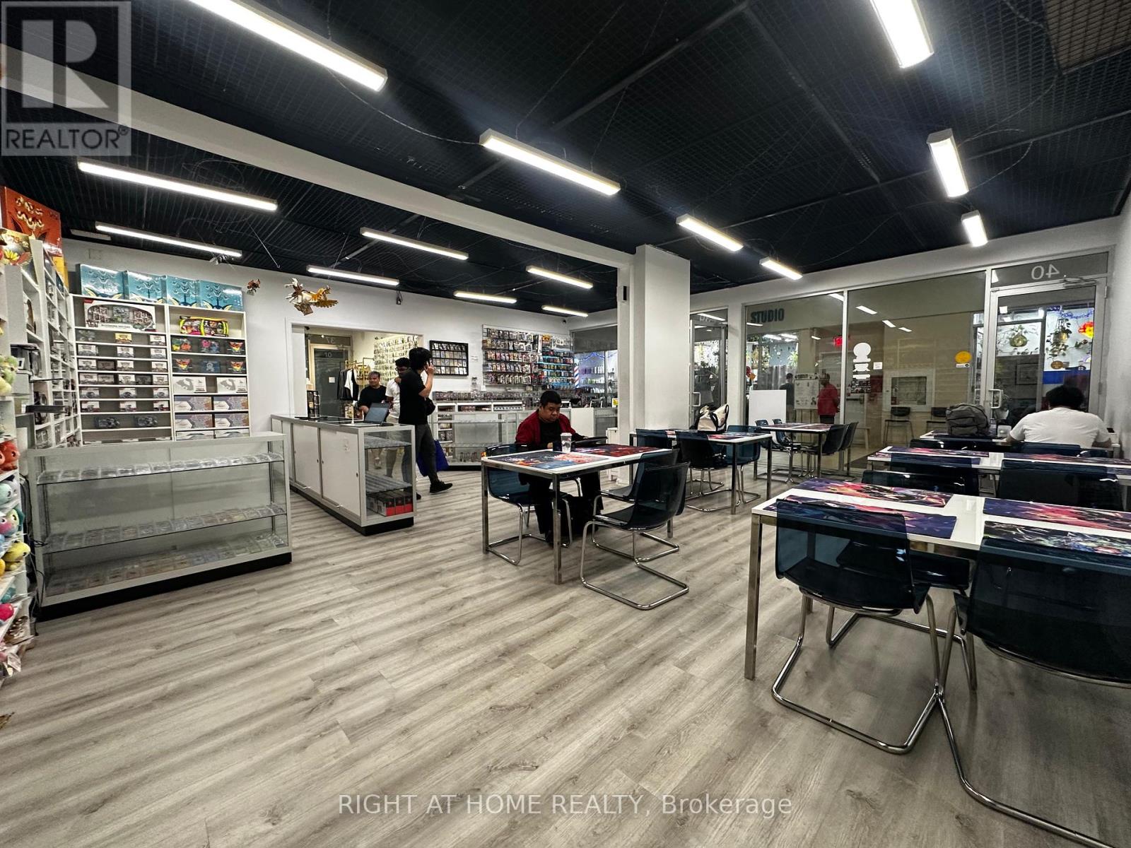 39 - 384 Yonge Street, Toronto (Bay Street Corridor), Ontario  M5B 1S8 - Photo 8 - C12220018