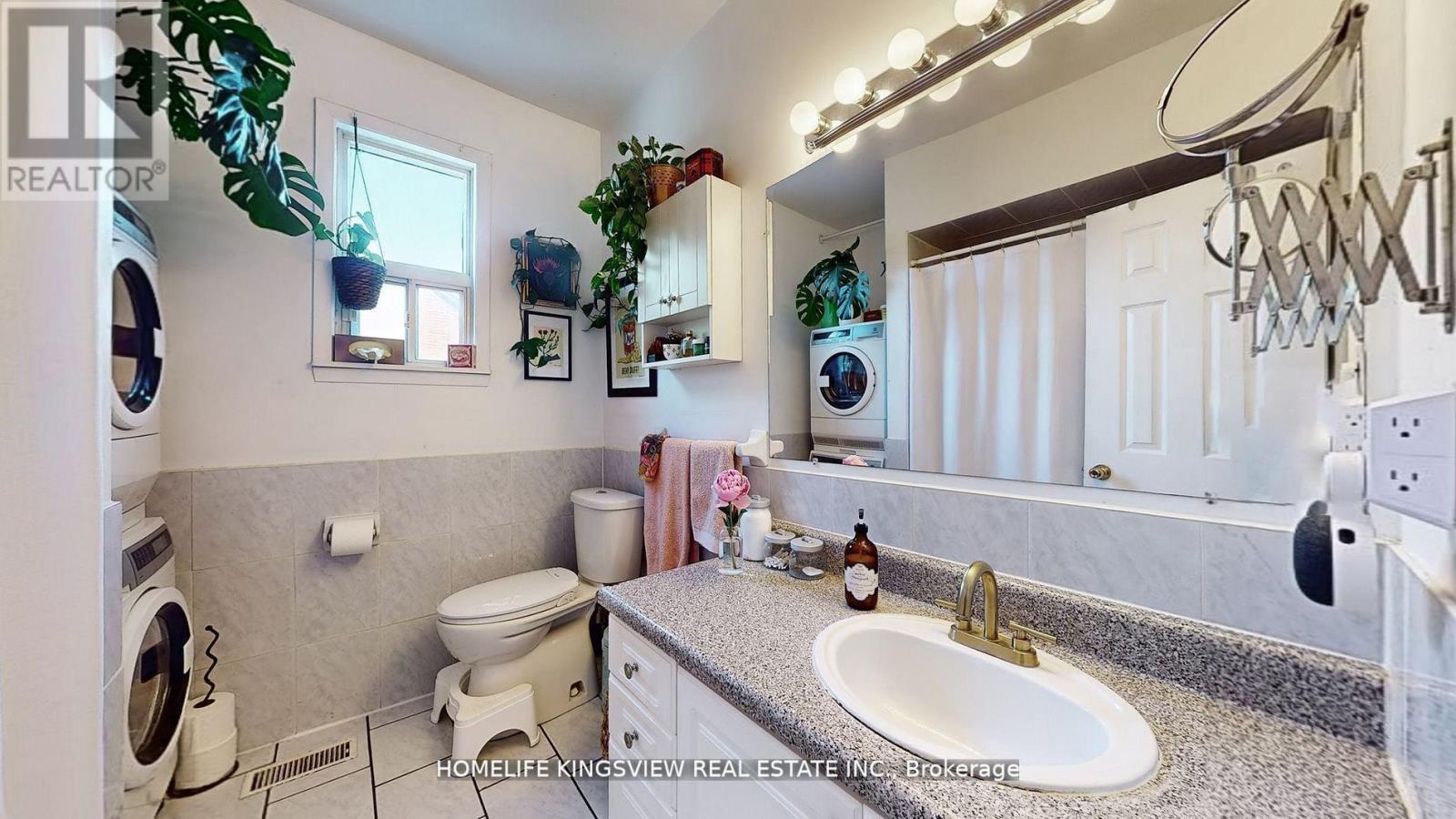 144 Clinton Street, Toronto (Palmerston-Little Italy), Ontario  M6G 2Y3 - Photo 17 - C12220120