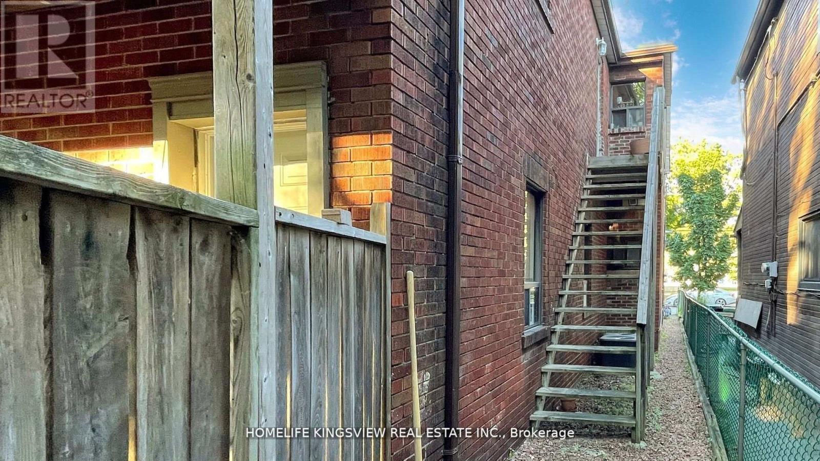 144 Clinton Street, Toronto (Palmerston-Little Italy), Ontario  M6G 2Y3 - Photo 29 - C12220120