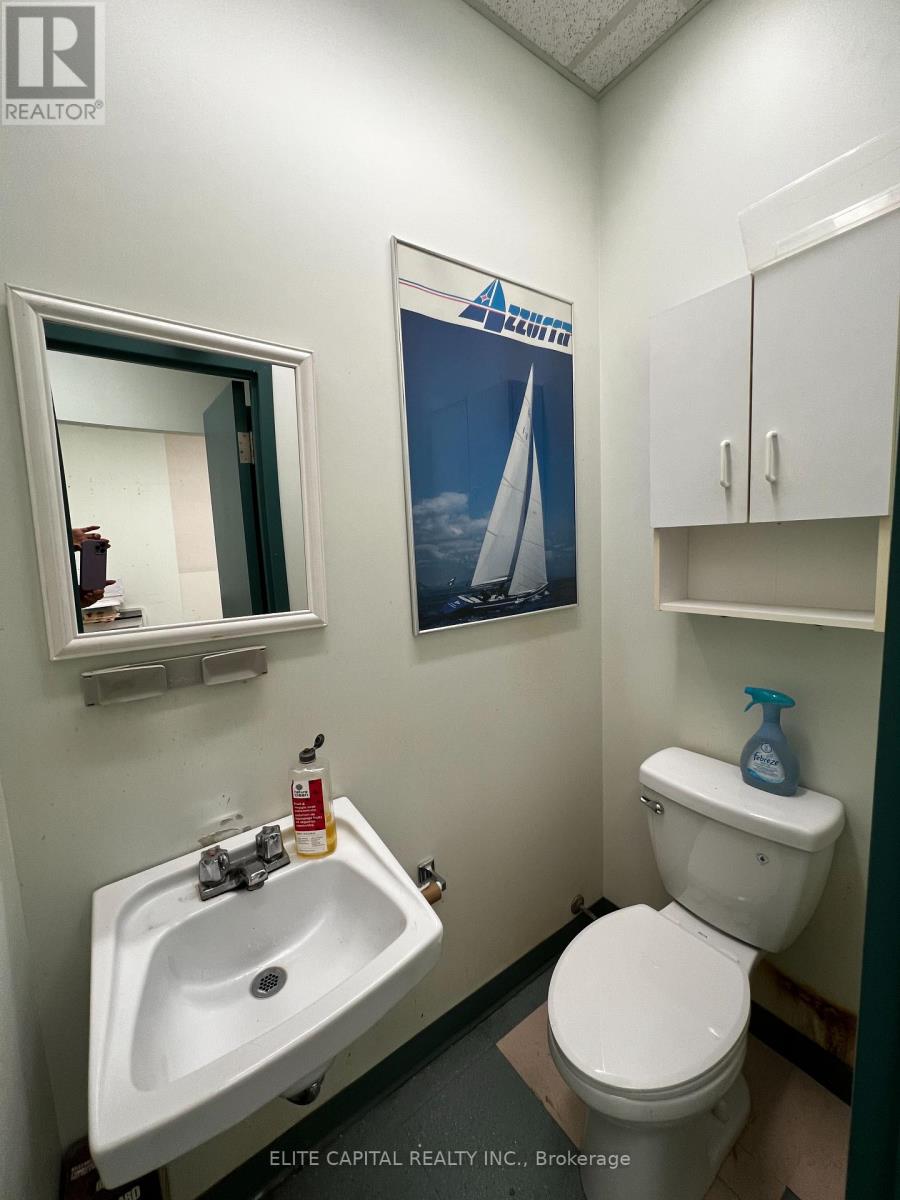 210 - 701 Sheppard Avenue E, Toronto (Bayview Village), Ontario  M2K 2Z3 - Photo 2 - C12220227