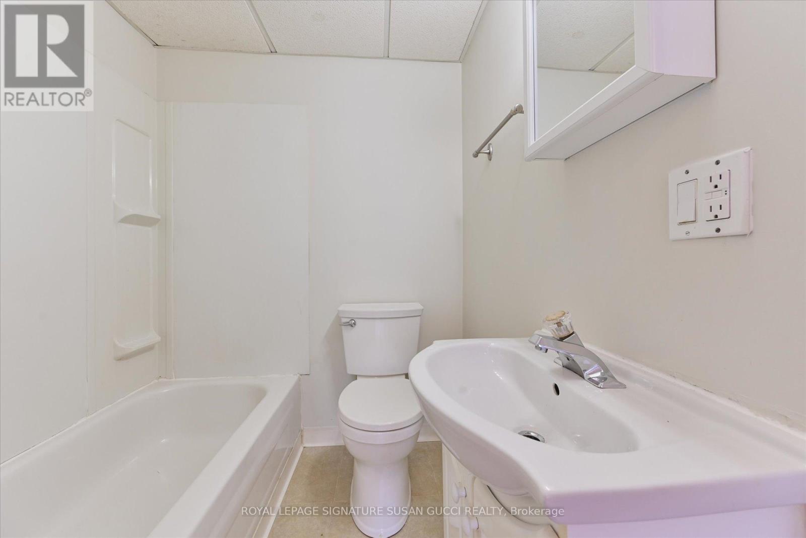 454 Donlands Avenue, Toronto, Ontario M4J 3S5 - Photo 11 - E12219917