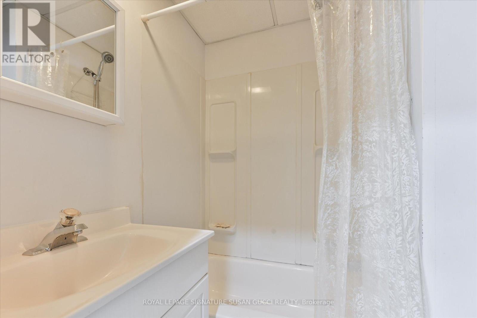 454 Donlands Avenue, Toronto, Ontario M4J 3S5 - Photo 13 - E12219917