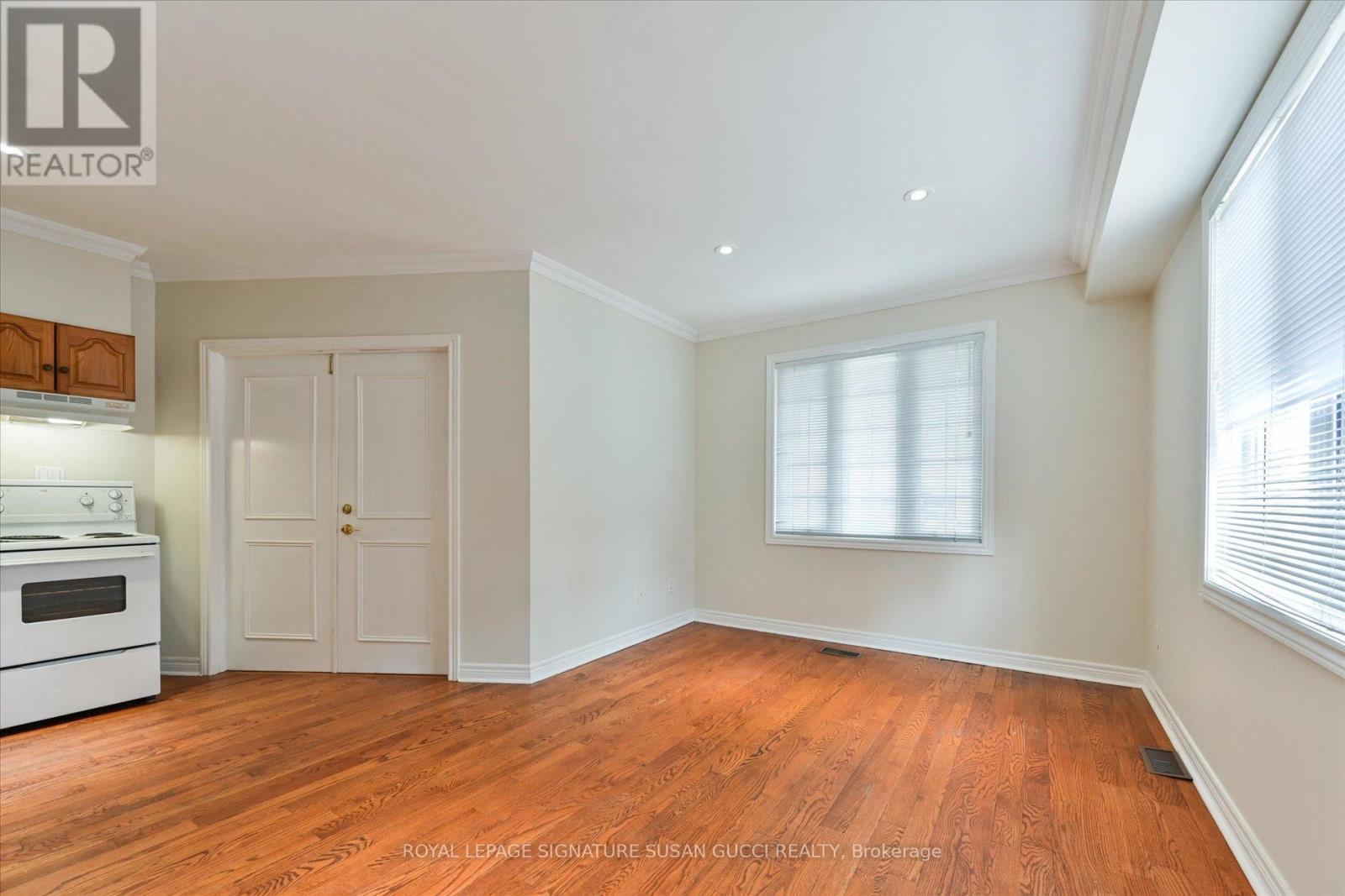 454 Donlands Avenue, Toronto, Ontario M4J 3S5 - Photo 6 - E12219917