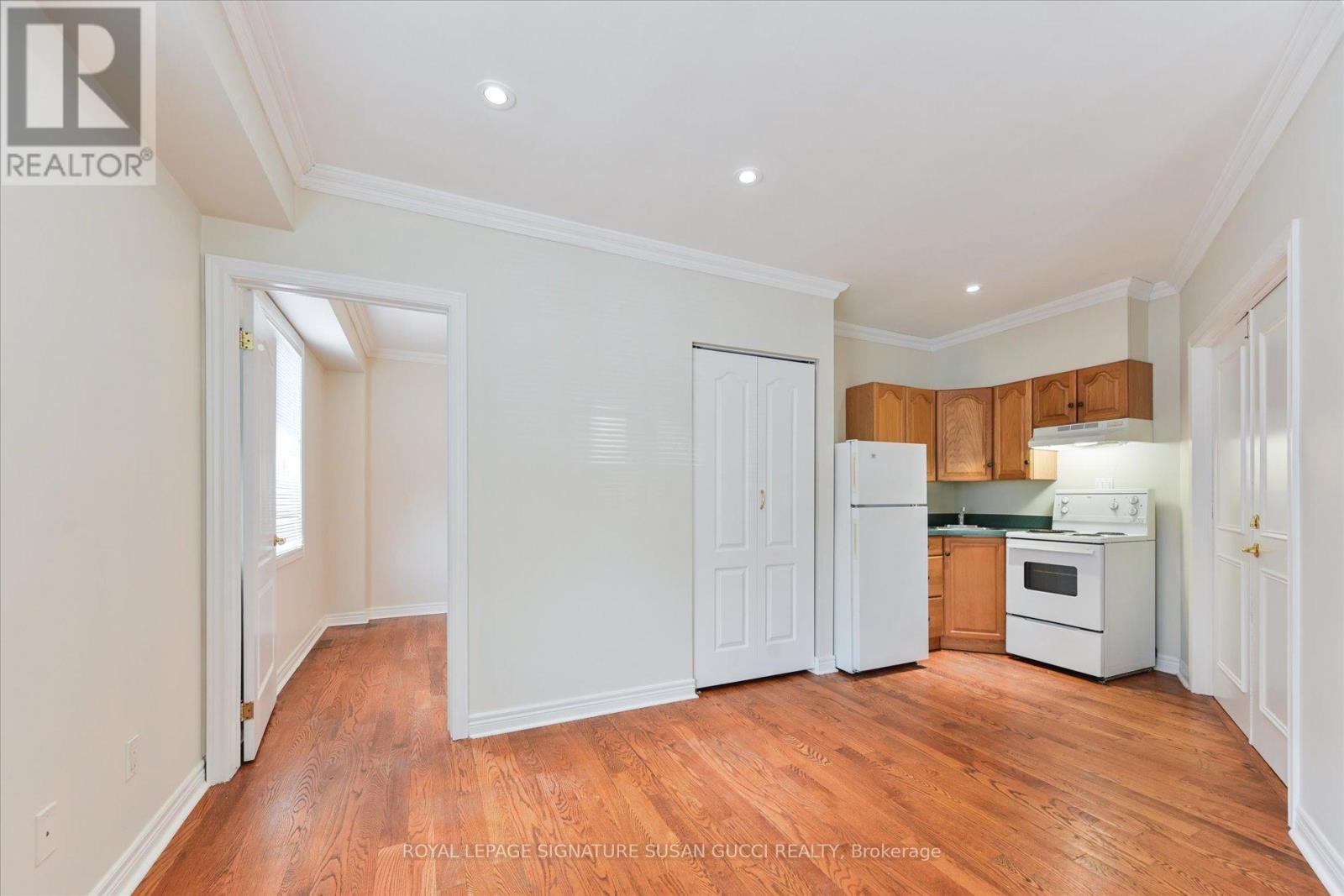 454 Donlands Avenue, Toronto, Ontario M4J 3S5 - Photo 7 - E12219917