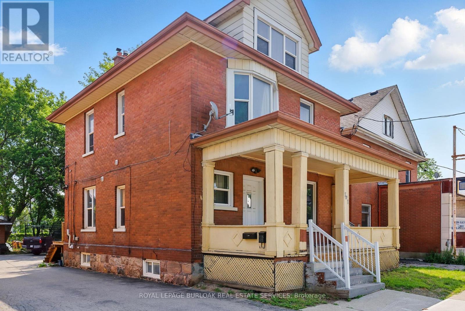 Property at 191 SIMCOE STREET S image 1