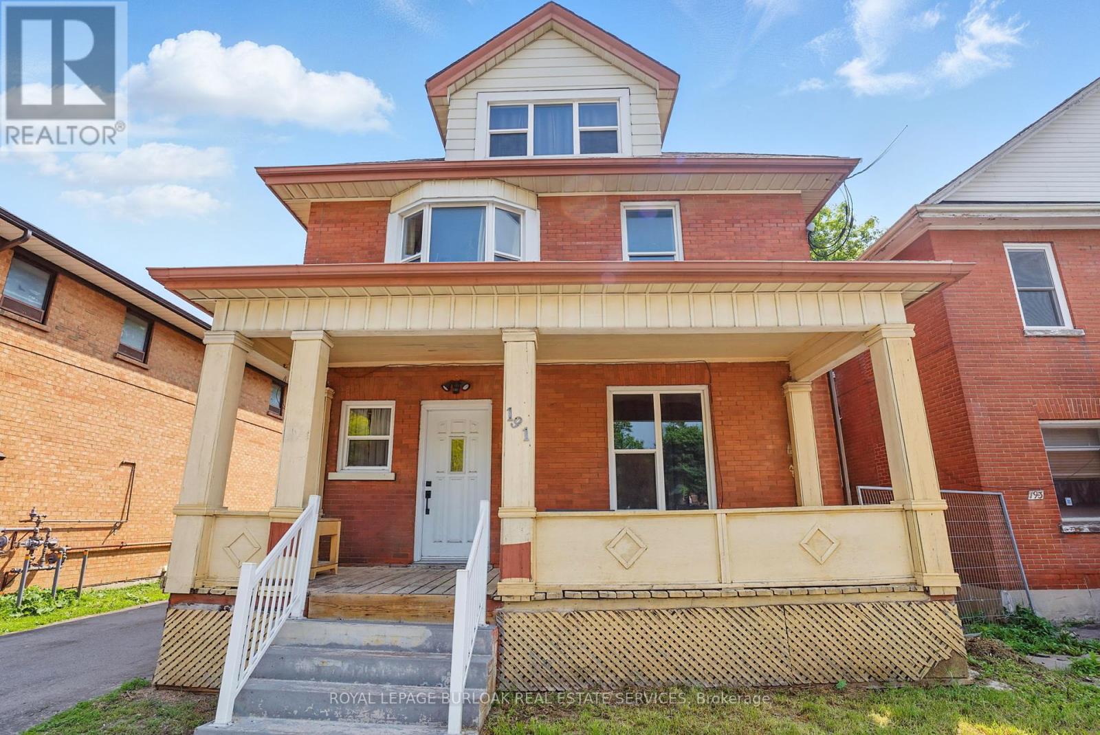 Property at 191 SIMCOE STREET S image 2