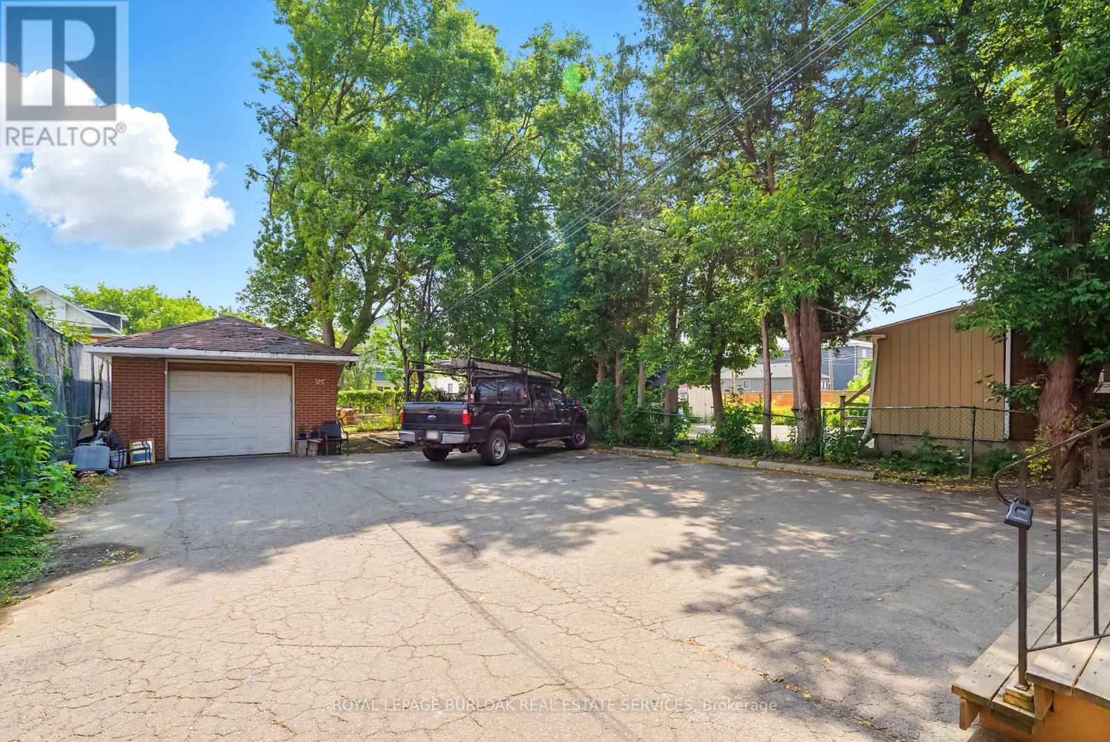 Property at 191 SIMCOE STREET S image 3