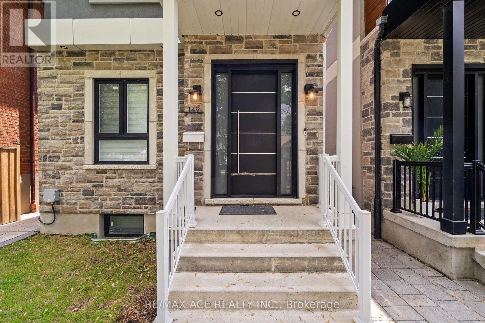 Property at 149 MCINTOSH STREET image 3