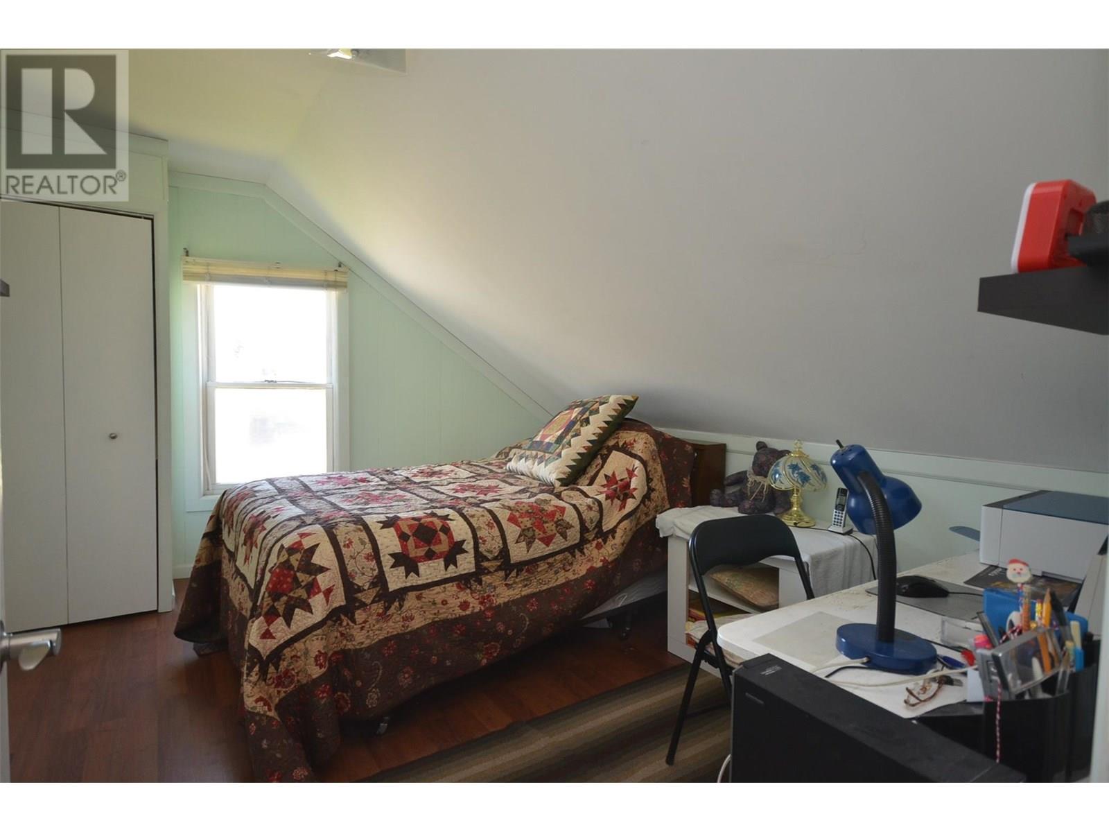 Property at 1814 43 Avenue image 4