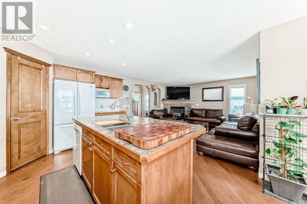 Property at 250 Eversyde Close SW image 4