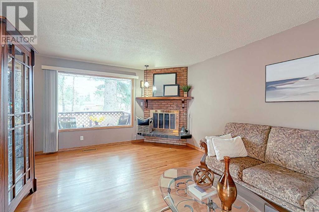 Property at 5007 Vallance Crescent NW image 2