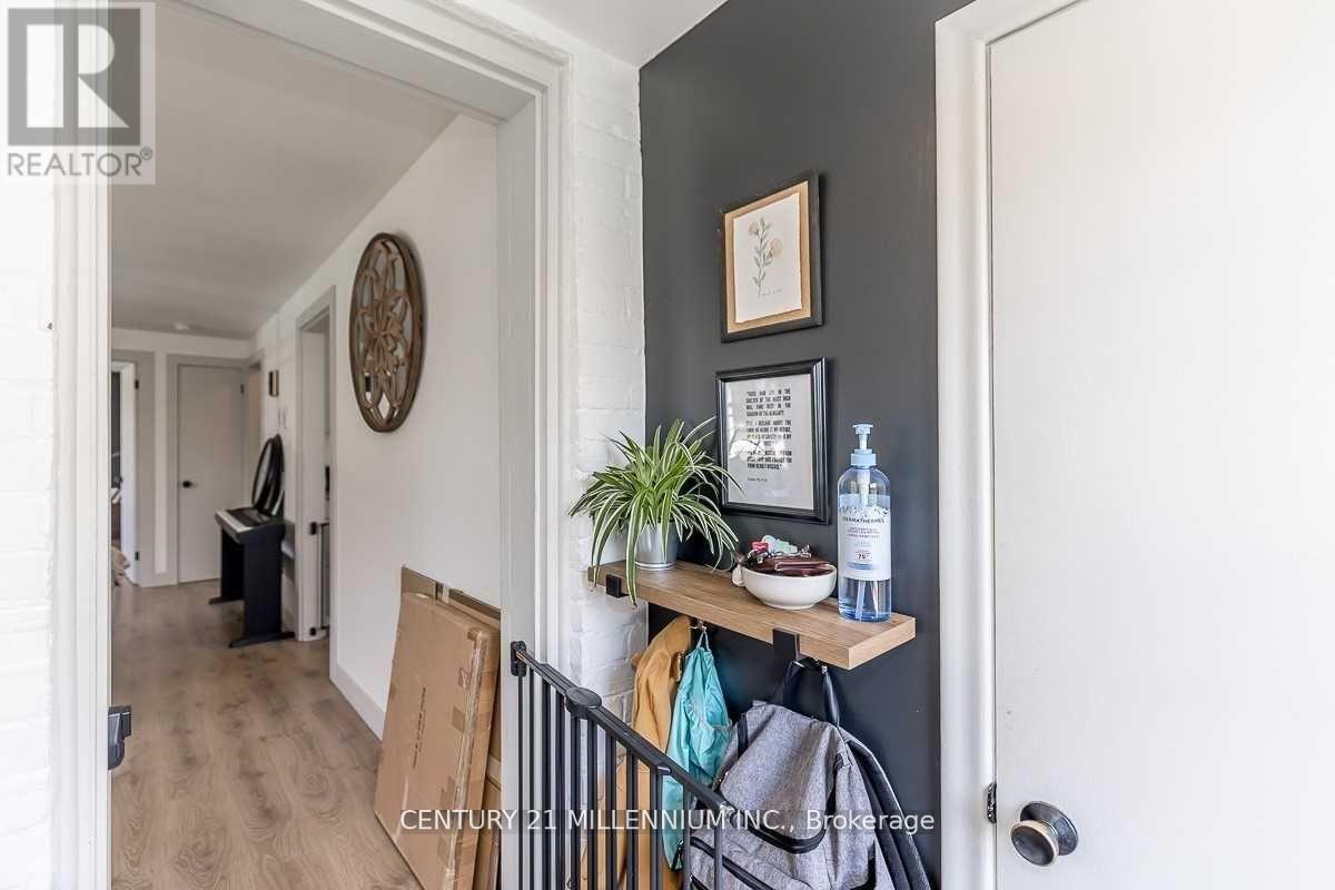 Main - 23 Second Street, New Tecumseth, Ontario L0G 1A0 - Photo 4 - N12220017