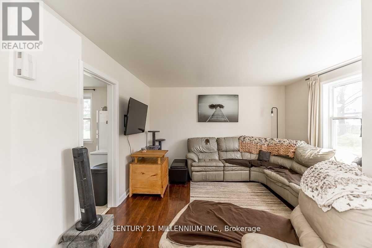 Main - 23 Second Street, New Tecumseth, Ontario L0G 1A0 - Photo 5 - N12220017