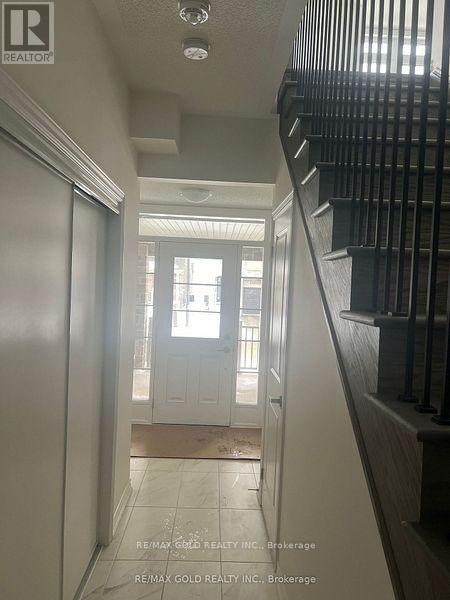 47 Montrose Boulevard, Bradford West Gwillimbury, Ontario  L3Z 4P1 - Photo 2 - N12220118