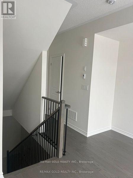 47 Montrose Boulevard, Bradford West Gwillimbury, Ontario  L3Z 4P1 - Photo 3 - N12220118