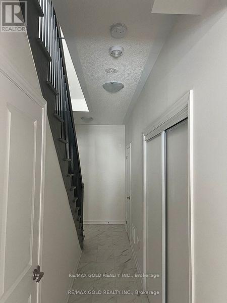 47 Montrose Boulevard, Bradford West Gwillimbury, Ontario  L3Z 4P1 - Photo 9 - N12220118