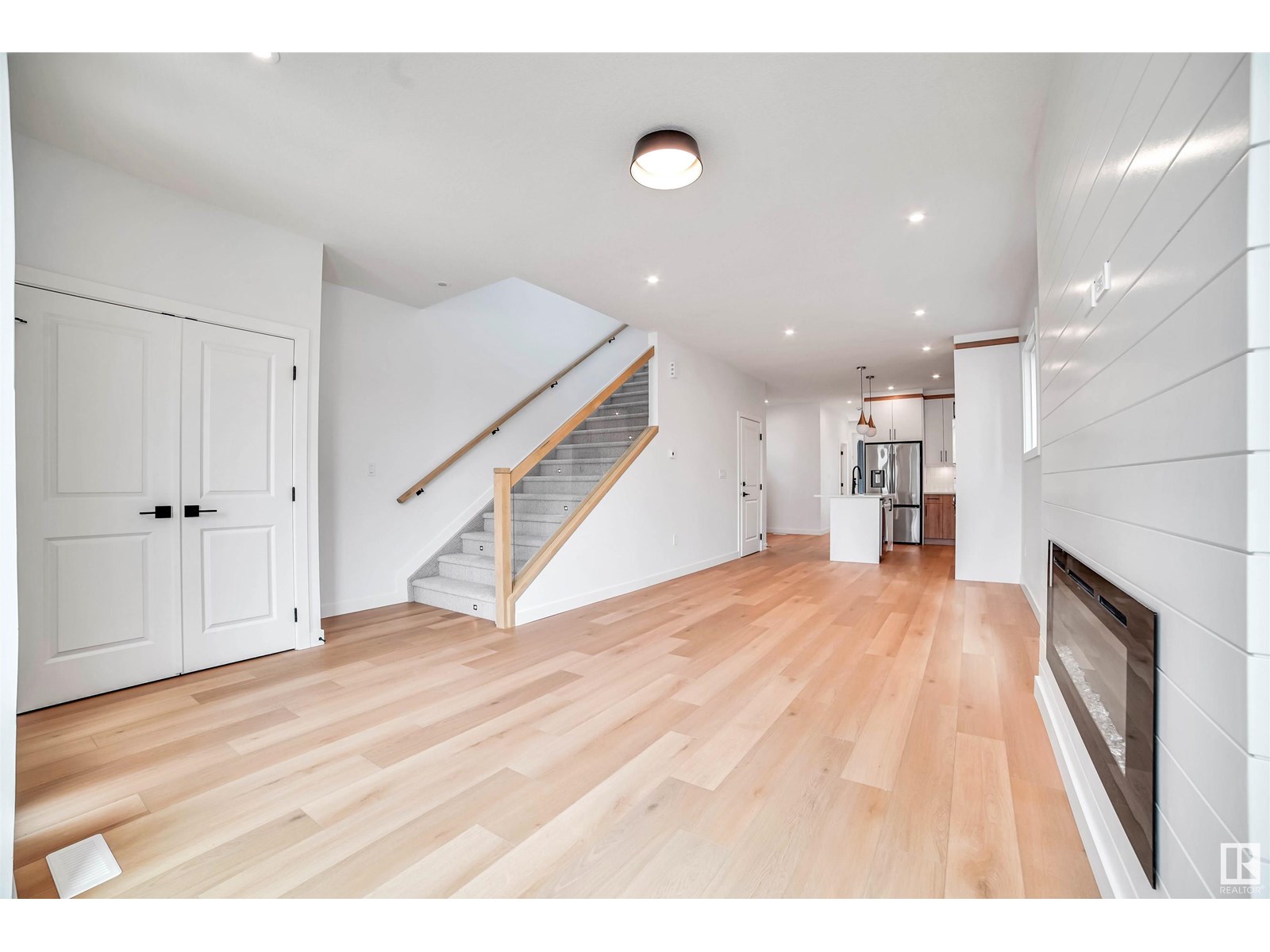 Property at 9811 155 ST NW image 4