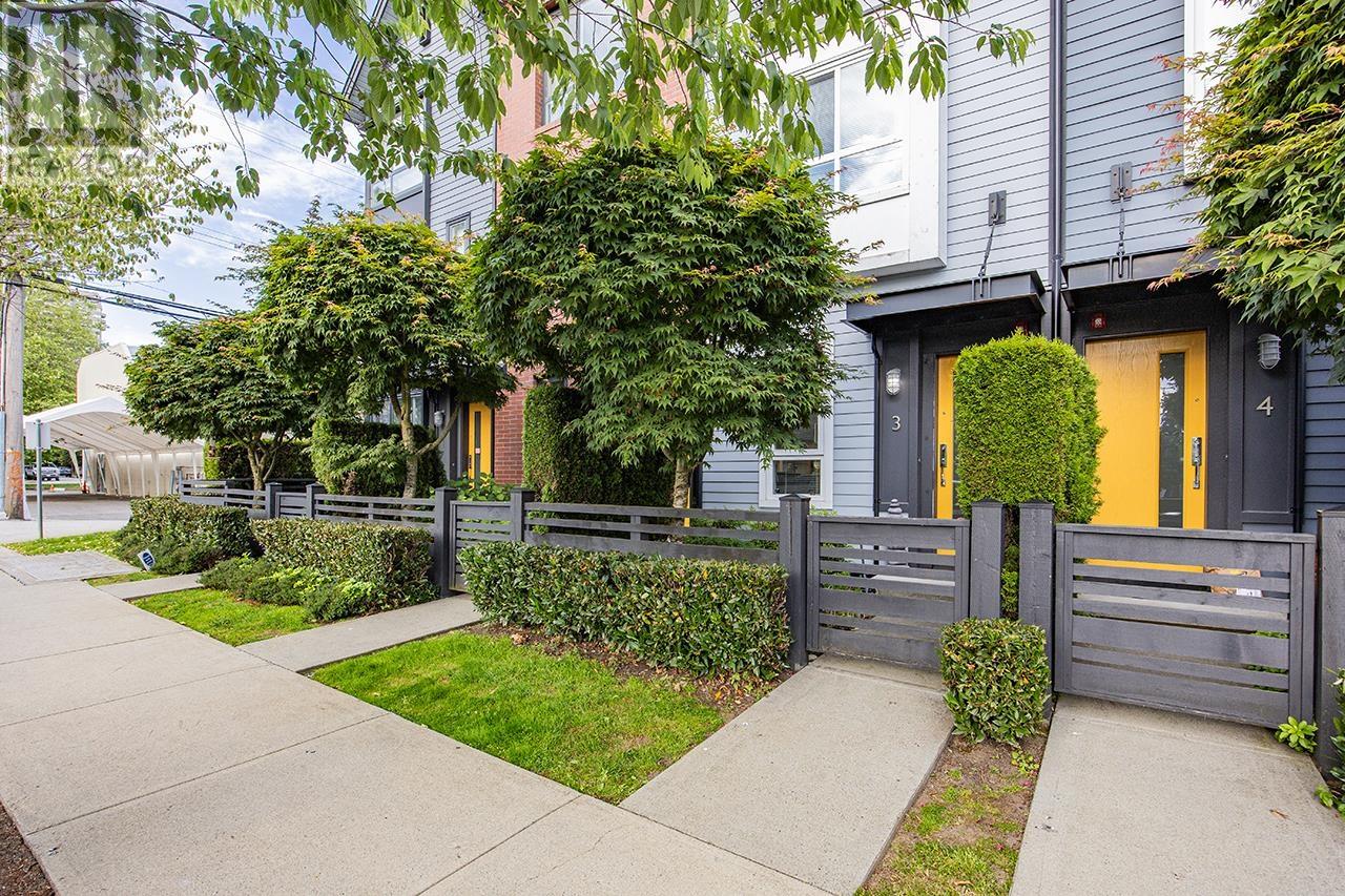 3 6868 BURLINGTON AVENUE, burnaby, British Columbia