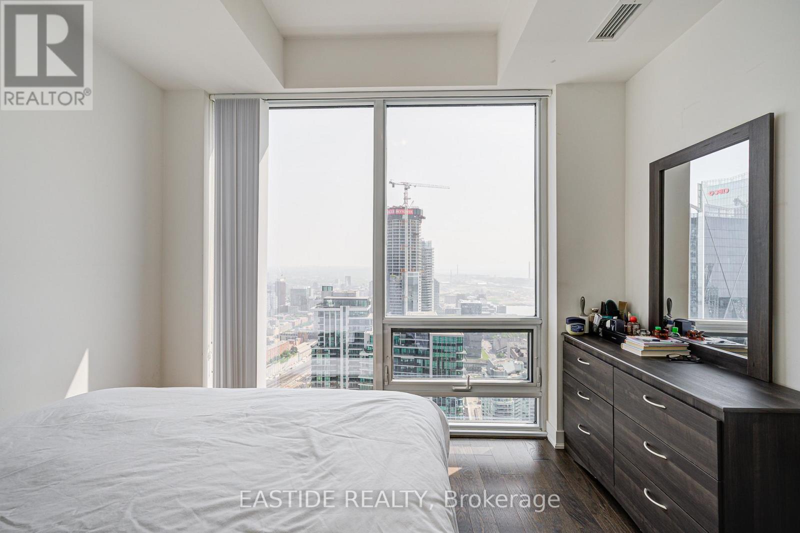 6305 - 88 Harbour Street, Toronto, Ontario  M5J 1B7 - Photo 18 - C12060883