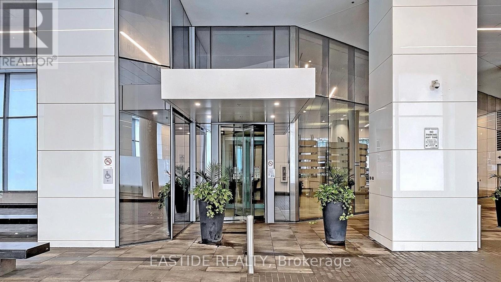 6305 - 88 Harbour Street, Toronto, Ontario  M5J 1B7 - Photo 2 - C12060883