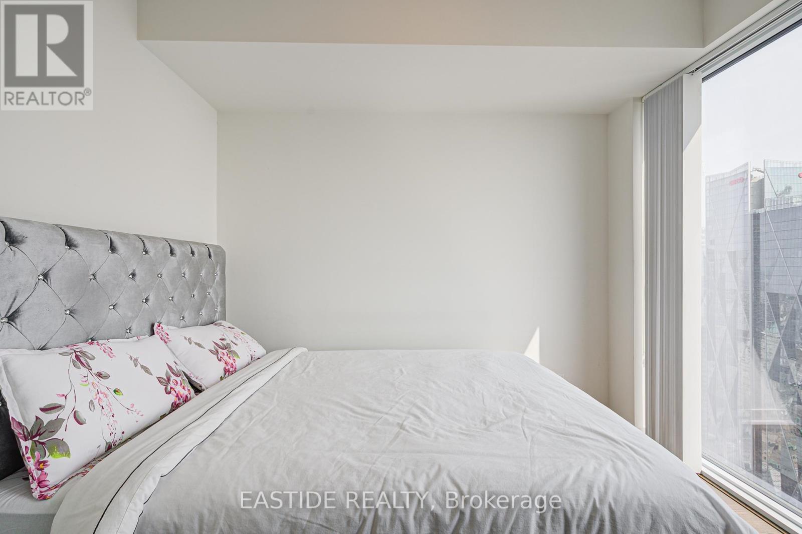 6305 - 88 Harbour Street, Toronto, Ontario  M5J 1B7 - Photo 17 - C12060883