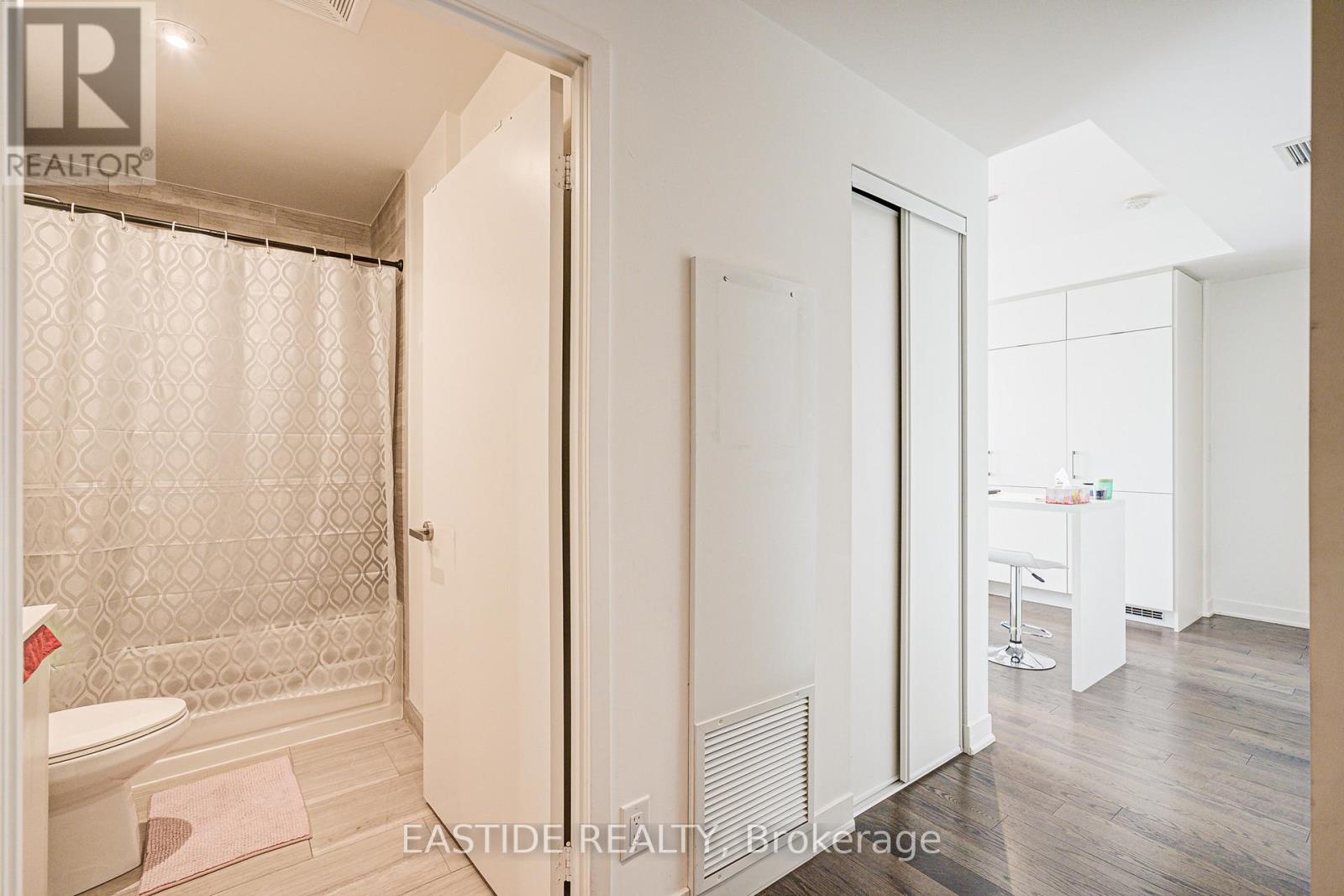 6305 - 88 Harbour Street, Toronto, Ontario  M5J 1B7 - Photo 5 - C12060883