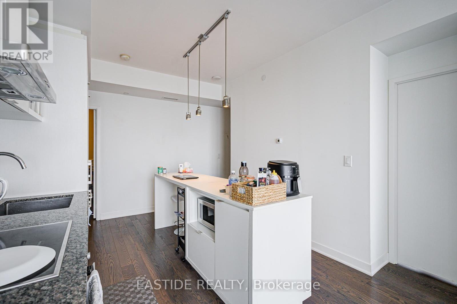 6305 - 88 Harbour Street, Toronto, Ontario  M5J 1B7 - Photo 6 - C12060883