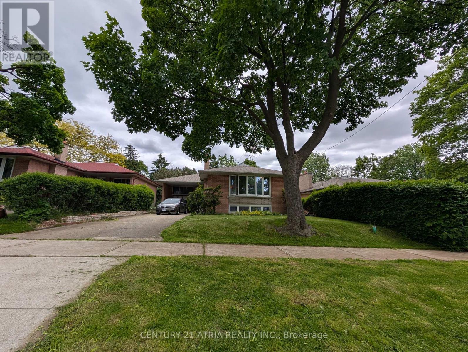 21 DALEGROVE CRESCENT, Toronto, Ontario