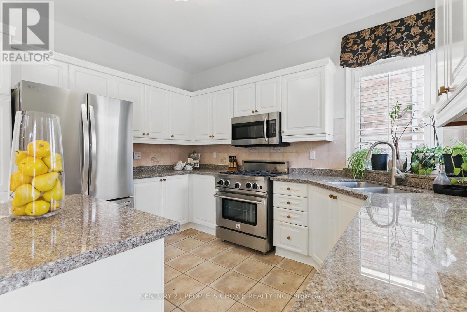 488 Morning Dove Drive, Oakville, Ontario  L6H 7A5 - Photo 11 - W12220082