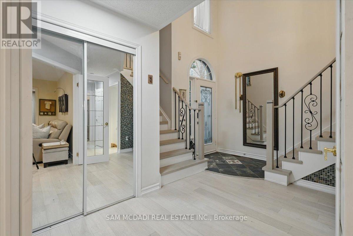 Property at 6074 LEESIDE CRESCENT image 4